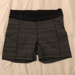 Lululemon compression shorts with side pockets